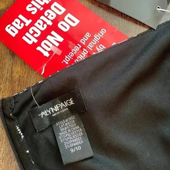 Halter dress - Picture 7 of 7